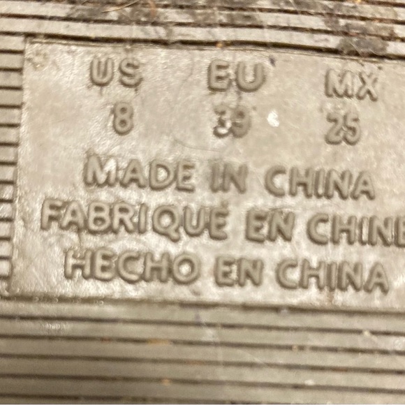 American Eagle flip flops - Picture 5 of 6